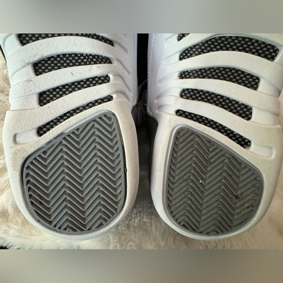 Jordan Retro 12 Stealth - Picture 13 of 16